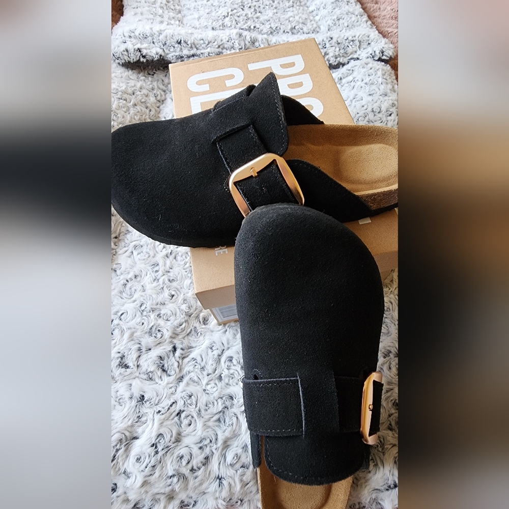 Chic Black Mules with Gold Accent